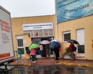 BE não quer utentes à chuva e ao frio à espera de consultas e vacinas.
