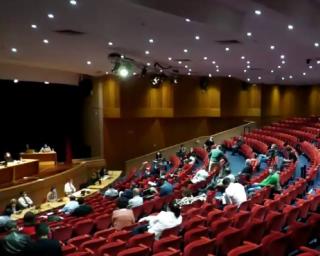 Assembleia debate fim da assistência financeira. Aveiro é de novo maior e vacinado.