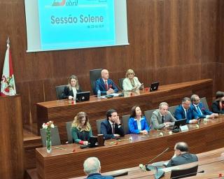 A mensagem de solidariedade e da paz do Papa Francisco, encontramo-la também nas ideias da revolução dos cravos”