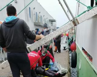 Gafanha da Nazaré: Homem resgatado depois de queda à água à saída de embarcação na lota.