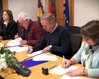  O Município de Albergaria-a-Velha celebrou dois contratos programa de apoio ao investimento nas Instituições Particulares de Solidariedade Social. Acordo assinados com a APPACDM de Albergaria-a-Velha e com o Centro Social e Paroquial Santa Eulália de Valmaior no valor total de 1 140 000 euros. Estes apoios ao investimento têm como objetivo a ampliação e qualificação das respostas sociais à comunidade. À APPACDM de Albergaria-a-Velha vai ser atribuída uma comparticipação financeira no valor de 600 mil euros