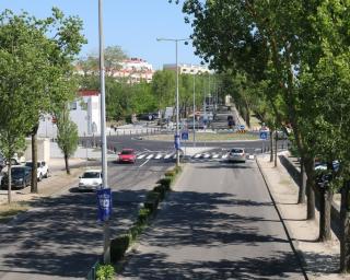 Avenida da Universidade renova passeios e áreas verdes.