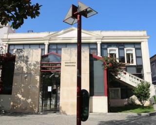 Aveiro: Elsa Maria Rodrigues assina a exposição “Reciclar é a Arte de Viver”.