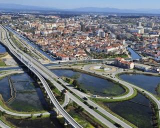 Acessos condicionados ao centro de Aveiro com obra final na rotunda das pontes.