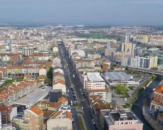 Aveiro: Obras na avenida à beira do arranque.