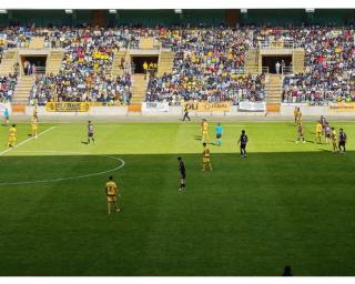 beira mar goleia lamas