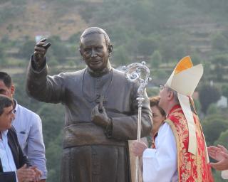 Aveiro na homenagem póstuma de Cinfães a D. António Francisco Santos.