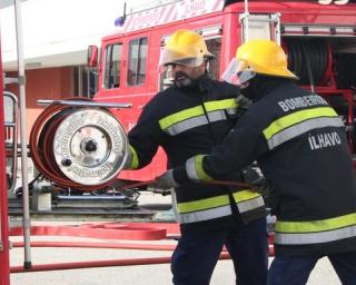 Gafanha da Nazaré: Vítima de acidente desencarcerada pelos bombeiros.