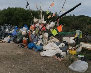 Brigada do Mar e TransforMar retiram 12 toneladas de lixo dos areais de Aveiro e Murtosa.