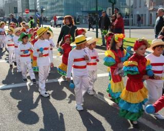 Ílhavo: Autarquia cancela Carnaval Infantil devido ao mau tempo e famílias criticam falta de solução alternativa.