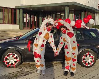 Carro do Amor animou Cacia em Dia de São Valentim.
