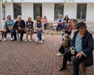Seniores do CASCI de Ílhavo descobrem a cultura gandaresa na Casa Museu de Santo António. Visita à Casa Gandaresa e ao Moinho de Vento aproximou os participantes das tradições da região e deu origem a um momento de partilha de histórias e vivências A Casa Museu Gandaresa de Santo António e o Moinho de Vento receberam, esta terça, dia 29 de setembro, a visita de um grupo de cerca de 20 seniores do CASCI de Ílhavo.  Para muitos dos participantes, este foi um primeiro contacto com a cultura gandaresa, numa vis