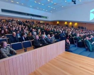 UA - 50 anos: Marcelo Rebelo de Sousa entrega insígnia de Membro Honorário da Ordem de Instrução Publica.