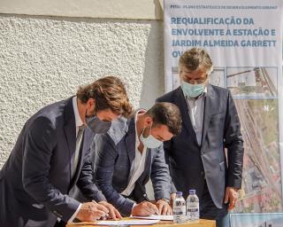 Ovar: Autarquia e empreiteiro assinam consignação da obra na envolvente à Estação de Ovar e Largo Almeida Garrett.