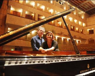 António Rosado e Melissa Fontoura ao piano, a 4 mãos”, este sábado, na Gafanha da Nazaré.