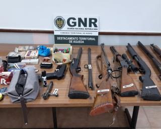 GNR de Albergaria-a-Velha: Detido por posse de armas proibidas. GNR de Albergaria-a-Velha: Detido por posse de armas proibidas.
