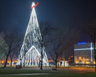 Iluminação de Natal já está a ser instalada em Aveiro.