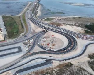 Circulação automóvel abriu na 'nova' Rotunda da Barra.