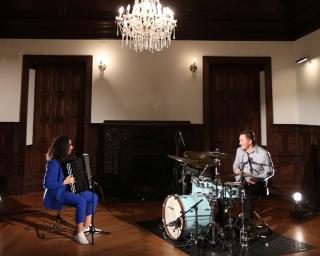 duo dois,pois lanca primeiro album