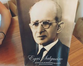 Manuel Ferreira Rodrigues apresenta livro biográfico sobre aveirense Egas Salgueiro.