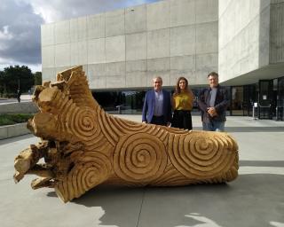 Águeda: Paulo Neves tranforma tronco de árvore caída em obra de arte.