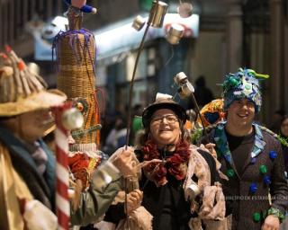 Carnaval de Estarreja em noite de marchas luminosas e chegada de reis.