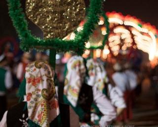 Véspera de feriado em Estarreja com desfile de marchas populares.