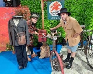 Exposição 'Bicicletas com Histórias - Profissões de antigamente' patente em Oliveira do Bairro.