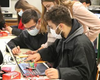 Fábrica da Ciência organiza o TechLab Bootcamp para alunos do ensino secundário.