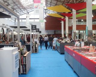 Noite de poesia na Feira do Livro.