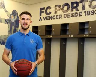 Basquetebol: Francisco Amarante renova com o FC Porto.