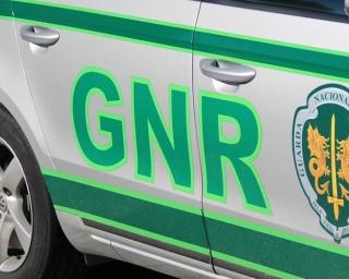 GNR de Lourosa apreende arma em processo de violência doméstica.