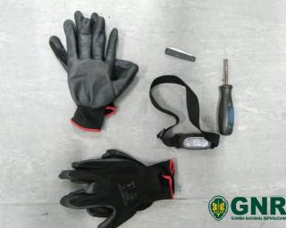 GNR deteve dois jovens que carregavam cofre de empresa de Estarreja.