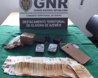 Oliveira de Azeméis: GNR deteve homem por tráfico de estupefacientes.