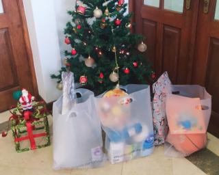 Câmara de Anadia entrega cabazes de natal a famílias carenciadas.