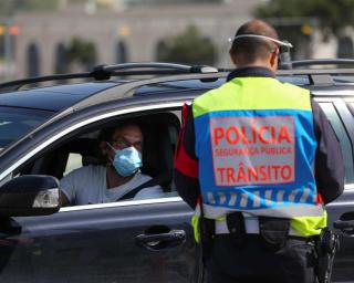 Restrições: Proibido sair do concelho de residência entre 1 e 3 de Maio.