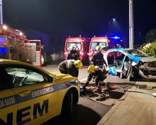 Despiste faz dois feridos graves em Santa Maria da Feira.