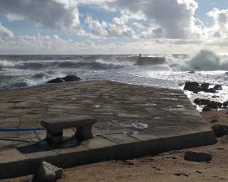 Autoridade Marítima Nacional e Marinha alertam para mar agitado e ondulação forte a partir da madrugada de sexta-feira.