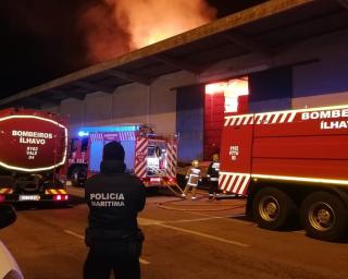 Gafanha da Nazaré: Incêndio em armazém do Porto de Aveiro está em fase de vigilância.