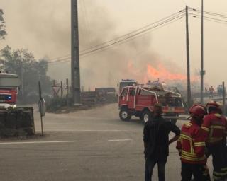 Bombeiros de Aveiro e Viseu em exercício simulado de evacuação de aldeia.