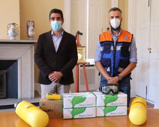 Entrega de equipamentos de proteção individual a Bombeiros de Oliveira de Azeméis.