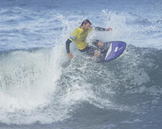 Costa Nova: Kneeboard Surfing World Titles entram nas meias-finais.
