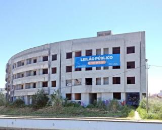 Aveiro: Propriedades no canal de São Roque em leilão.