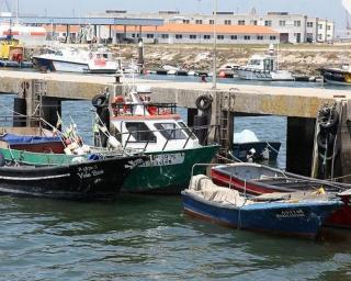 APA investe na mellhoria de cais de pescadores junto à Lota.