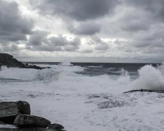 Agravamento do estado do mar com ondulação até 13 metros.