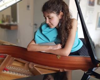 Mariana Rosas lança primeiro single "On Your Side of The Street"