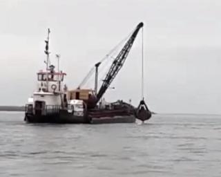 Amigos da Ria denunciam depósito de lamas com resíduos industriais à entrada da Barra.