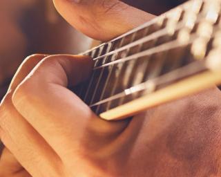 Aveiro Cult inicia programação de 2026 com microfone aberto em Bustos.