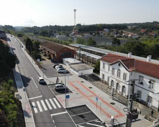 Concluída a renovação da envolvente à estação da CP de Oliveira do Bairro.