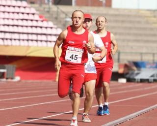 Paulinho em prova dos Europeus de Atletismo de Síndrome de Down.